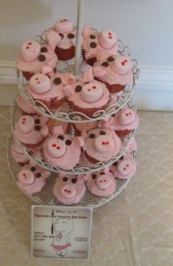 Baby-Q-themed Piggy Cupcakes